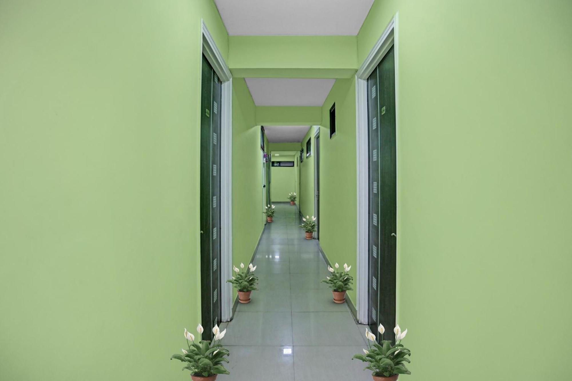 Hotel O Shyam Residency Near Lotus Temple 3*